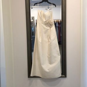 Simple silhouettes wedding gown
